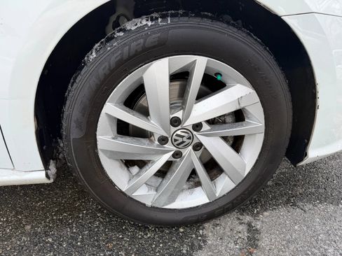 Used 2018 Volkswagen Passat 2.0T SE FWD image 6
