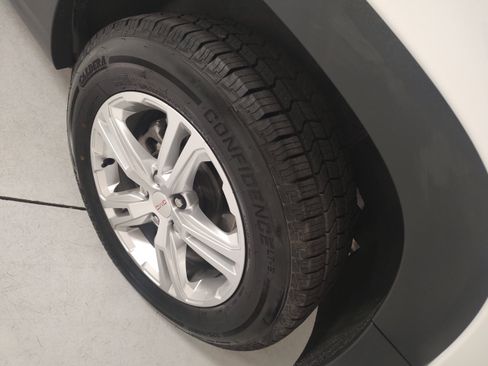 Used 2024 GMC Terrain SLE AWD/4WD image 13