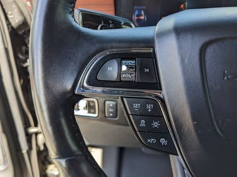 Used 2023 Lincoln Navigator 4WD image 32