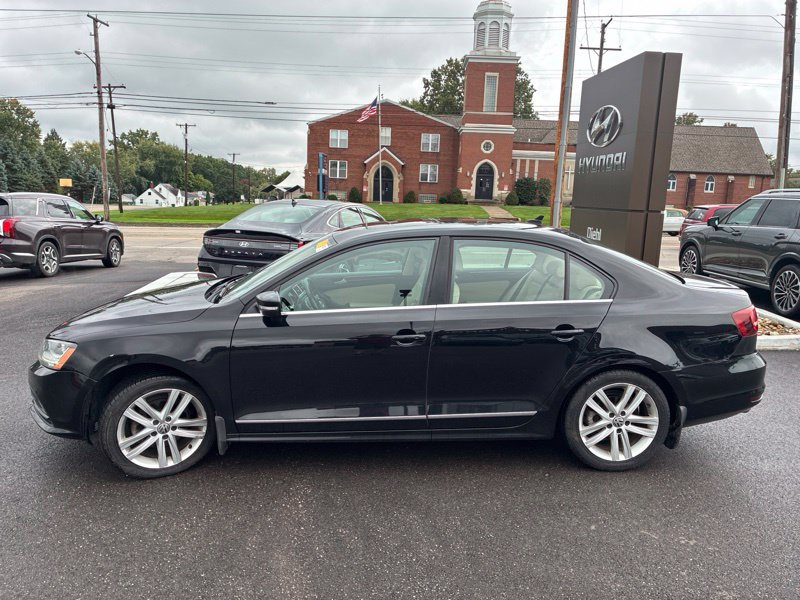 Used 2017 Volkswagen Jetta SEL FWD image 2