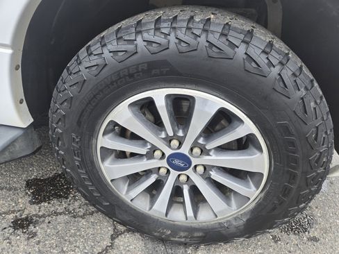 Used 2017 Ford Expedition EL XLT image 28