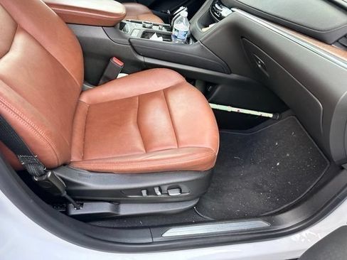 Used 2025 Cadillac XT5 Premium Luxury w/ LPO, Red Accent Package FWD image 10