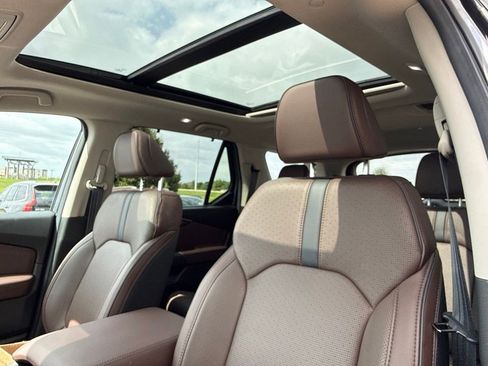Used 2025 Honda Pilot Elite image 13