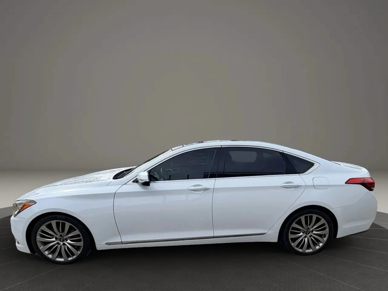 Used 2017 Genesis G80 5.0 Ultimate RWD image 2
