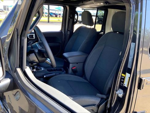 Certified 2025 Jeep Wrangler Unlimited Sahara w/ Safety Group AWD/4WD image 8