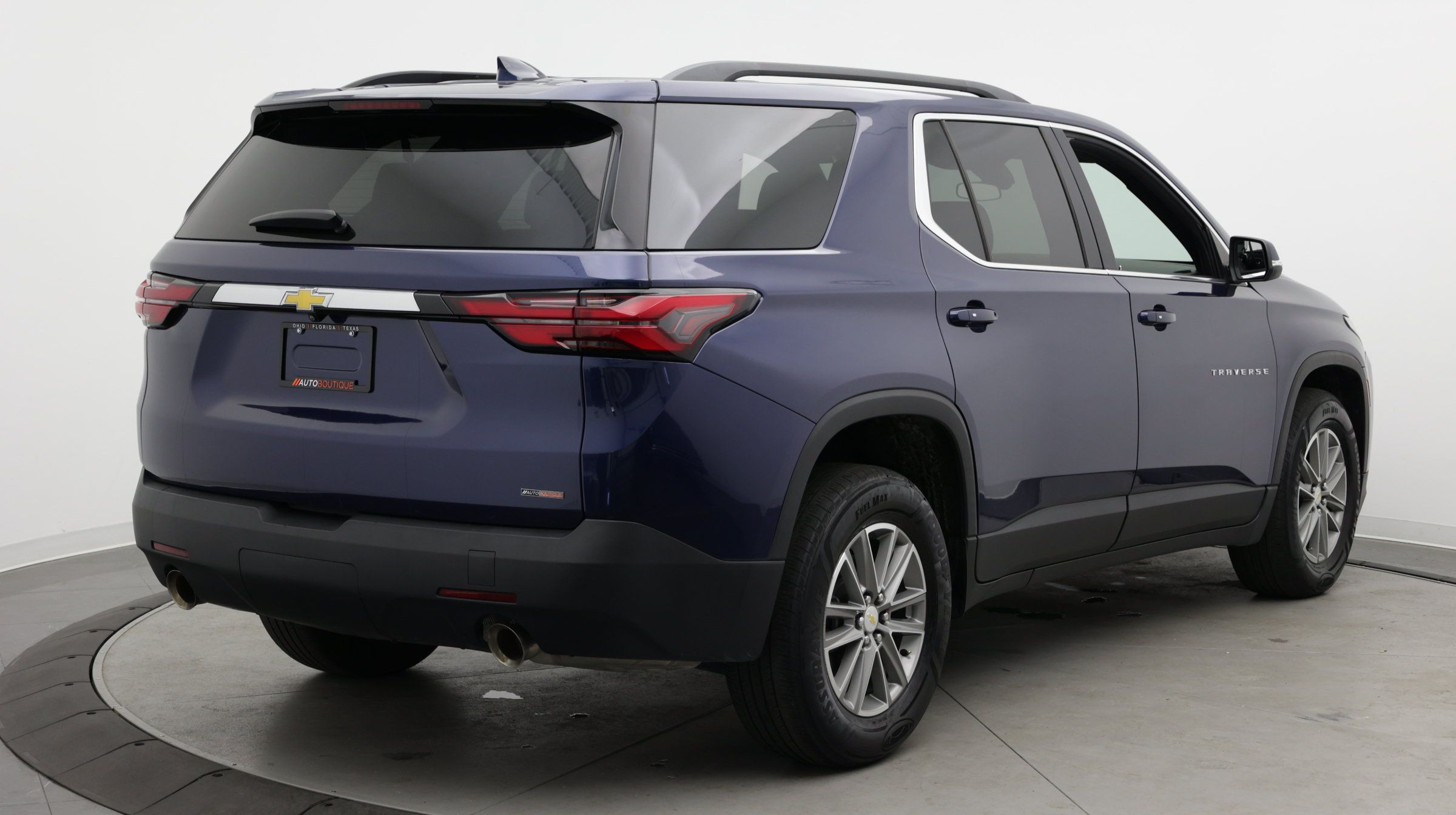 Used 2023 Chevrolet Traverse LT FWD image 7