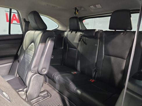 Used 2023 Toyota Highlander XLE AWD/4WD image 38