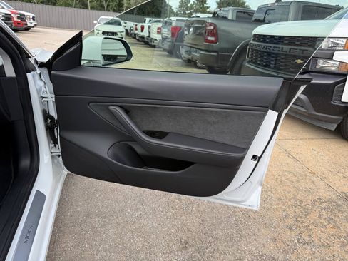 Used 2018 Tesla Model 3 Long Range RWD image 11