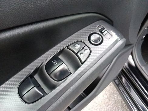 Used 2024 Nissan Altima 2.5 SV FWD image 12