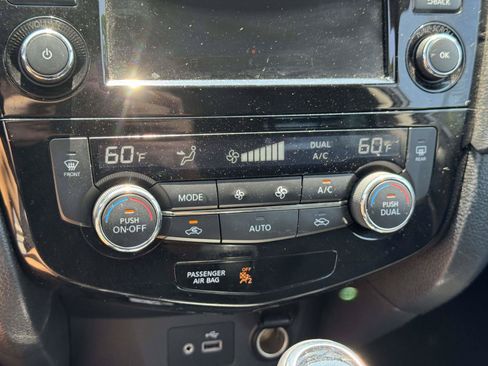 Used 2020 Nissan Rogue SV AWD/4WD image 25