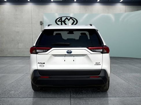 Used 2022 Toyota RAV4 XLE AWD/4WD image 4