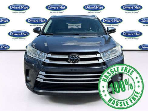 Used 2017 Toyota Highlander XLE FWD image 2