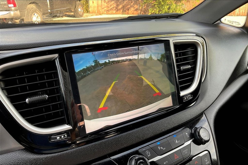 Used 2026 Chrysler Pacifica Select FWD image 14