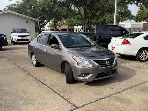 Used 2015 Nissan Versa FWD image 3