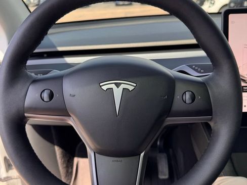 Used 2024 Tesla Model Y Long Range AWD/4WD image 9
