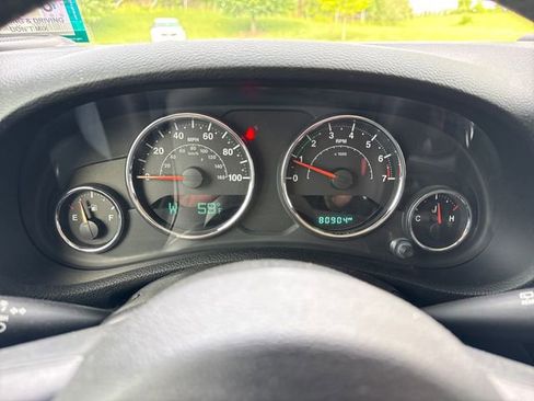 Used 2015 Jeep Wrangler Unlimited Rubicon w/ Connectivity Group AWD/4WD image 23