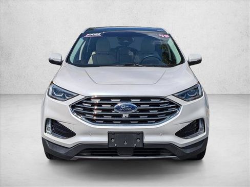 Used 2019 Ford Edge Titanium w/ Equipment Group 301A FWD image 2