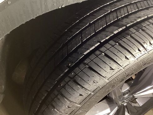 Used 2022 Volkswagen Tiguan SE image 7