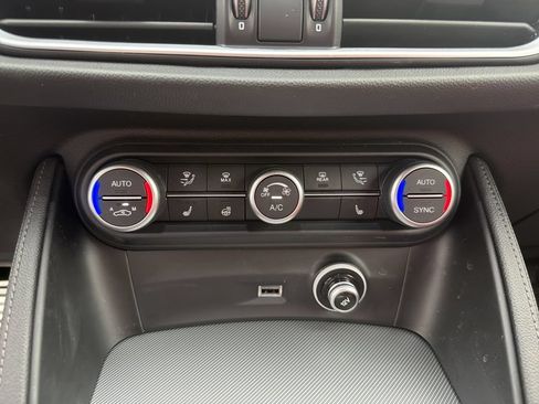Used 2023 Alfa Romeo Stelvio Veloce AWD/4WD image 26