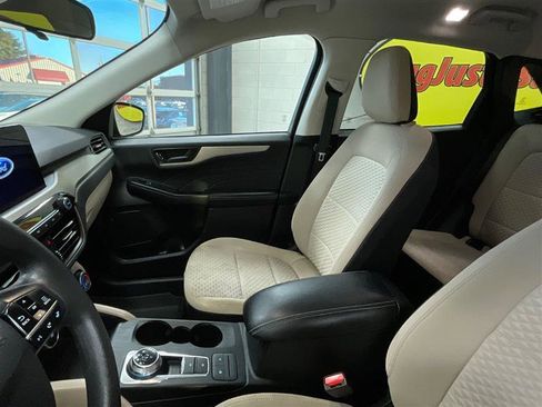 Used 2022 Ford Escape SE image 12