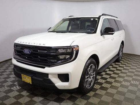 Certified 2025 Ford Expedition Active AWD/4WD image 3