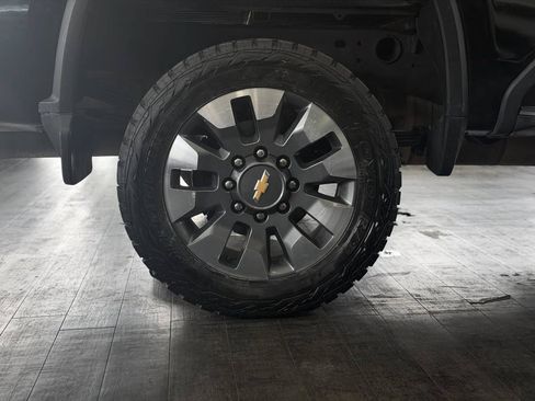 Used 2024 Chevrolet Silverado 2500 Custom w/ Custom Convenience Package AWD/4WD image 18