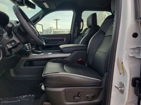 New 2026 RAM 3500 Laramie AWD/4WD image 13