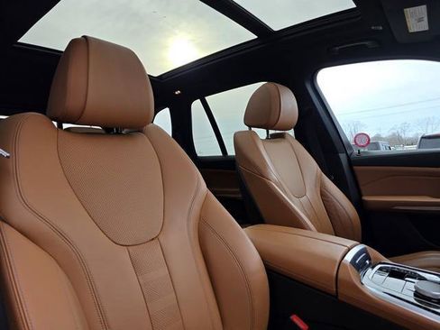 Used 2021 BMW X5 xDrive40i w/ M Sport Package image 31