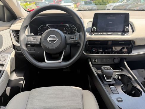 Certified 2023 Nissan Rogue SV FWD image 16