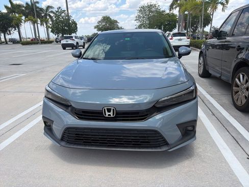 Used 2022 Honda Civic Touring image 4