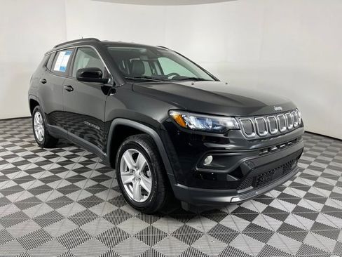 Used 2022 Jeep Compass Latitude FWD image 3