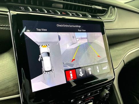 Used 2024 Jeep Grand Cherokee L Limited w/ Luxury Tech Group II image 21