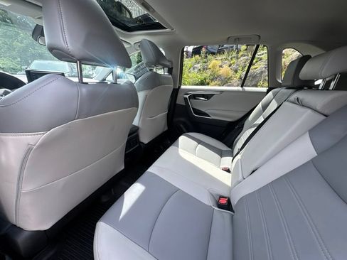Used 2019 Toyota RAV4 XLE Premium w/ Cold Weather Package AWD/4WD image 19
