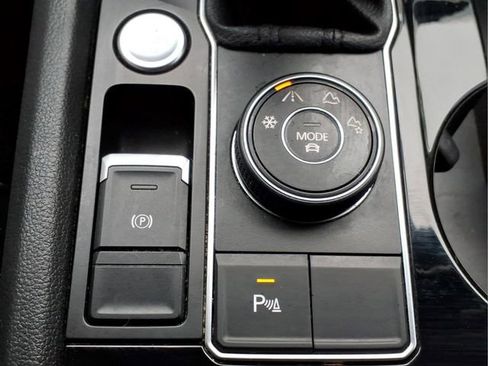 Used 2018 Volkswagen Atlas SEL AWD/4WD image 24