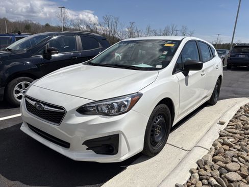 Used 2019 Subaru Impreza 2.0i w/ Eyesight image 3