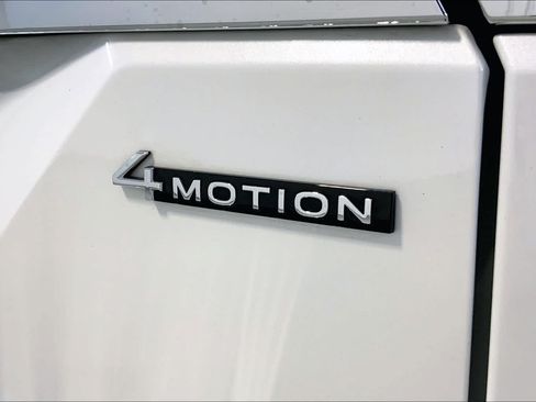 Used 2024 Volkswagen Atlas SEL Premium R-Line AWD/4WD image 9