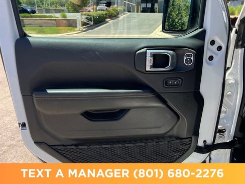 Used 2025 Jeep Wrangler Unlimited Sahara AWD/4WD image 10