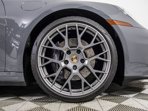 Used 2025 Porsche 911 Carrera RWD image 39