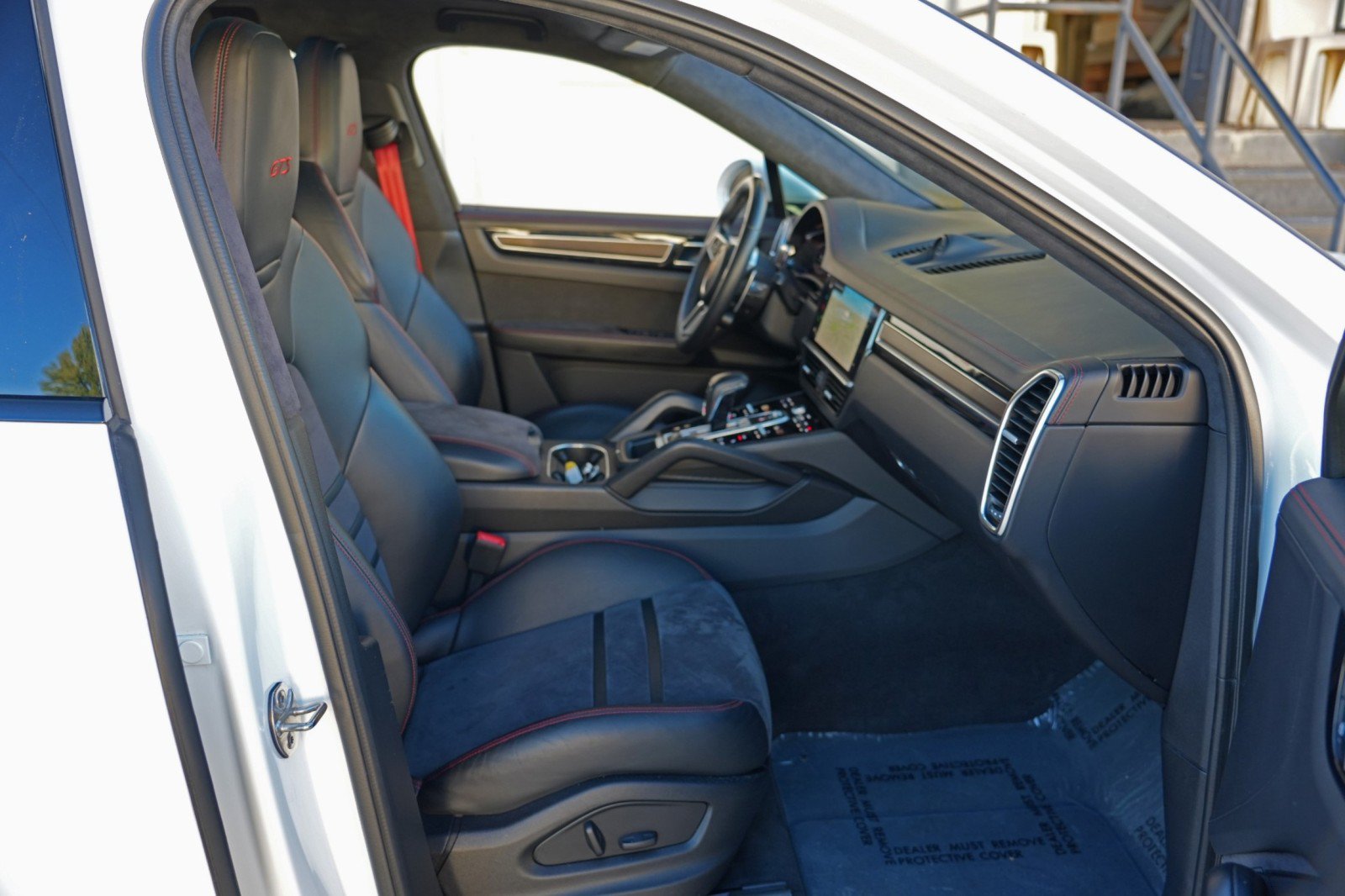 Used 2022 Porsche Cayenne GTS w/ Towing Package w/o Tow Ball AWD/4WD image 16