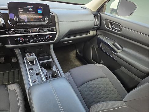 Used 2025 Nissan Pathfinder SV FWD image 13