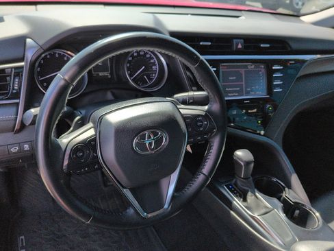 Used 2020 Toyota Camry SE FWD image 9