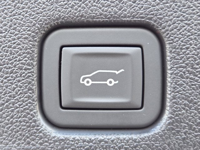 Used 2025 Chevrolet Traverse LT w/ LPO, Floor Liner Package FWD image 20