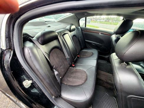 Used 2009 Buick Lucerne Super image 18