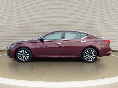 Certified 2024 Nissan Altima 2.5 SV FWD image 8