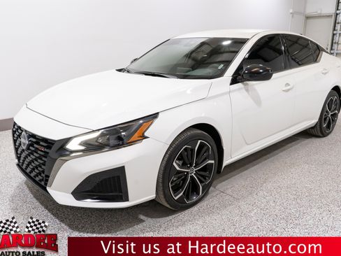 Used 2025 Nissan Altima 2.5 SR image 2