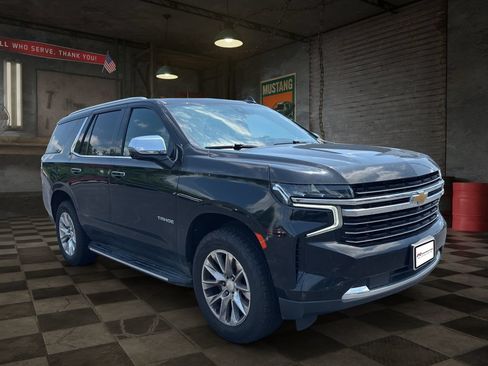 Used 2021 Chevrolet Tahoe Premier w/ Premium Package RWD image 2
