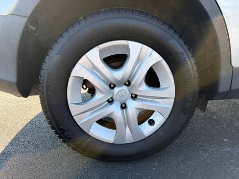 Used 2015 Toyota RAV4 LE FWD image 9