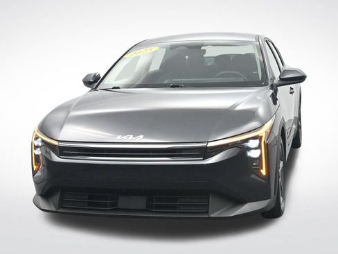 Used 2025 Kia K4 FWD image 2