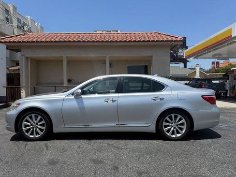 Used 2010 Lexus LS 460 RWD image 2