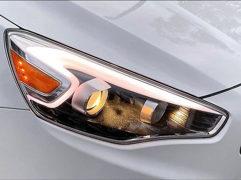 Used 2016 Kia Cadenza Premium FWD image 32